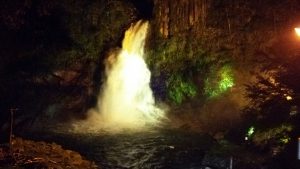 夜の大滝ライトアップ